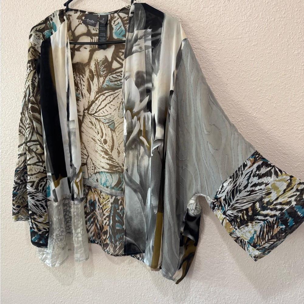 Chico's Travelers Collection floral kimono top